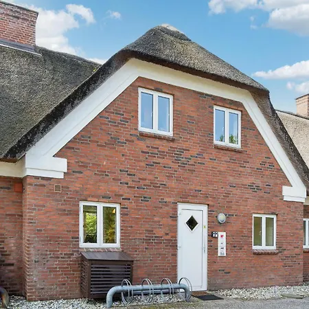 Holiday home Gorgeous In With Kitchen